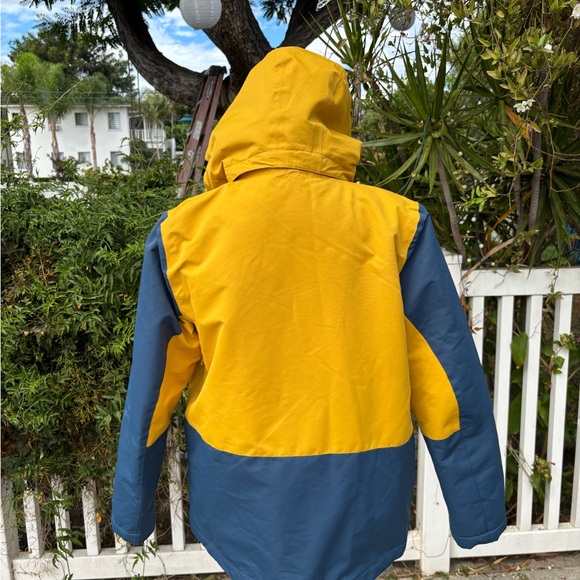 Liquid Ski/ Snowboard/ Snow Jacket, Insulated, Detachable Hood, Size Large - Picture 2 of 9